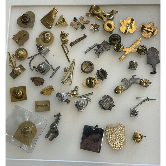 Vintage Collectible Pin & Fob Lot - Military Union Figural Awards & More Assorte - Picture 11 of 16